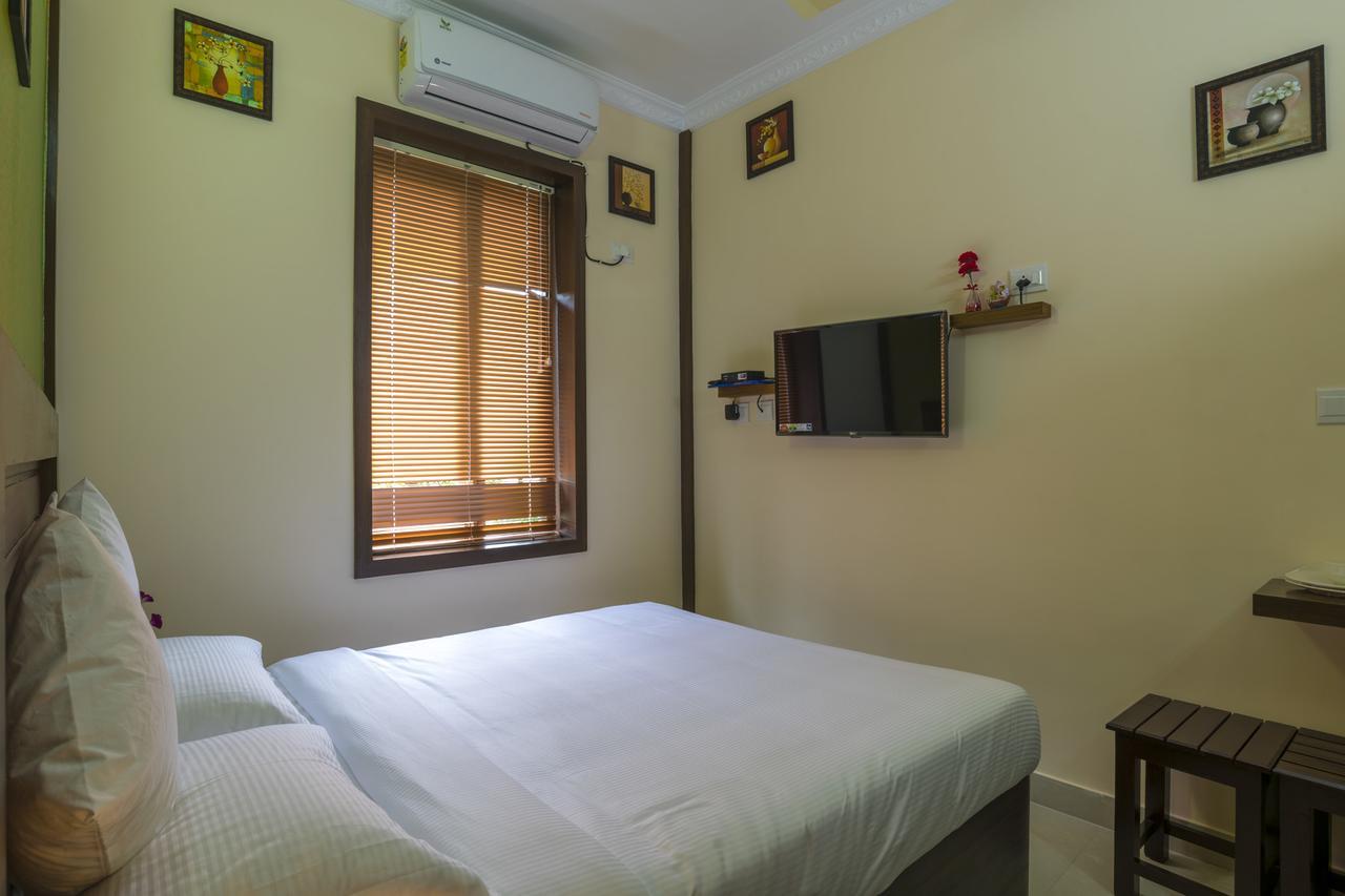 Blue Bell Cochin Airport Hotel Недумбассери Экстерьер фото