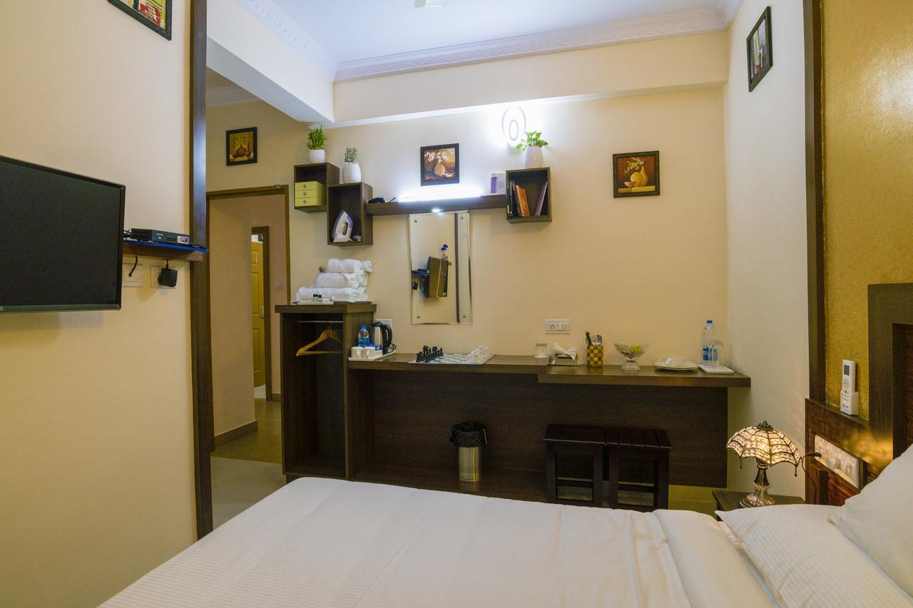 Blue Bell Cochin Airport Hotel Недумбассери Экстерьер фото