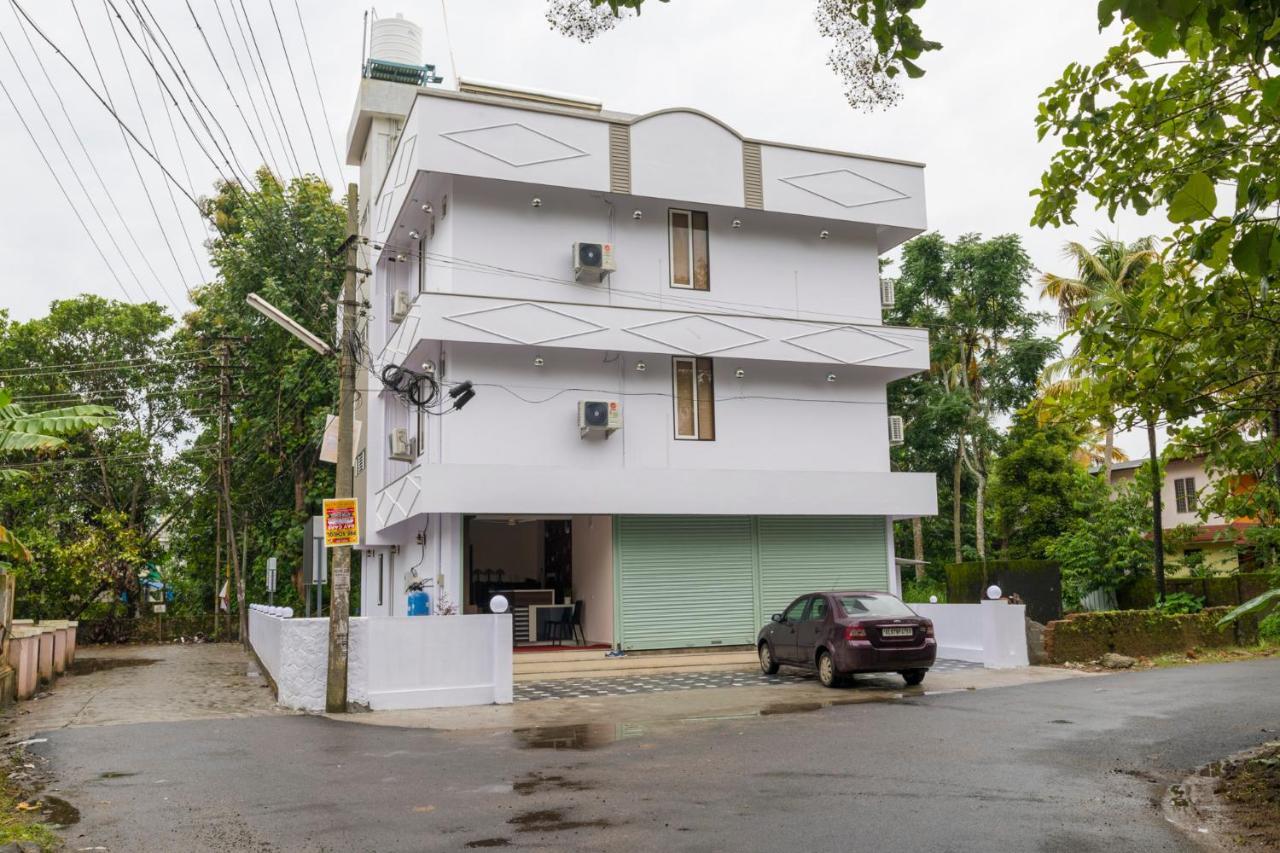 Blue Bell Cochin Airport Hotel Недумбассери Экстерьер фото