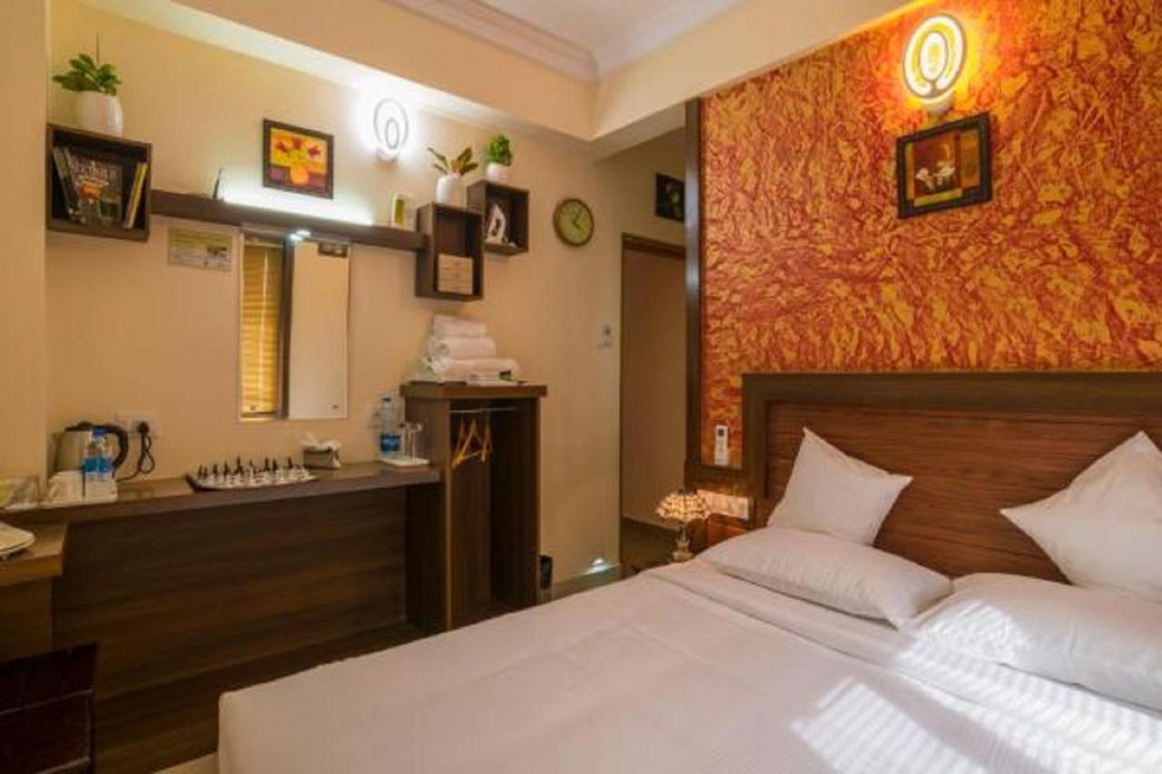 Blue Bell Cochin Airport Hotel Недумбассери Экстерьер фото